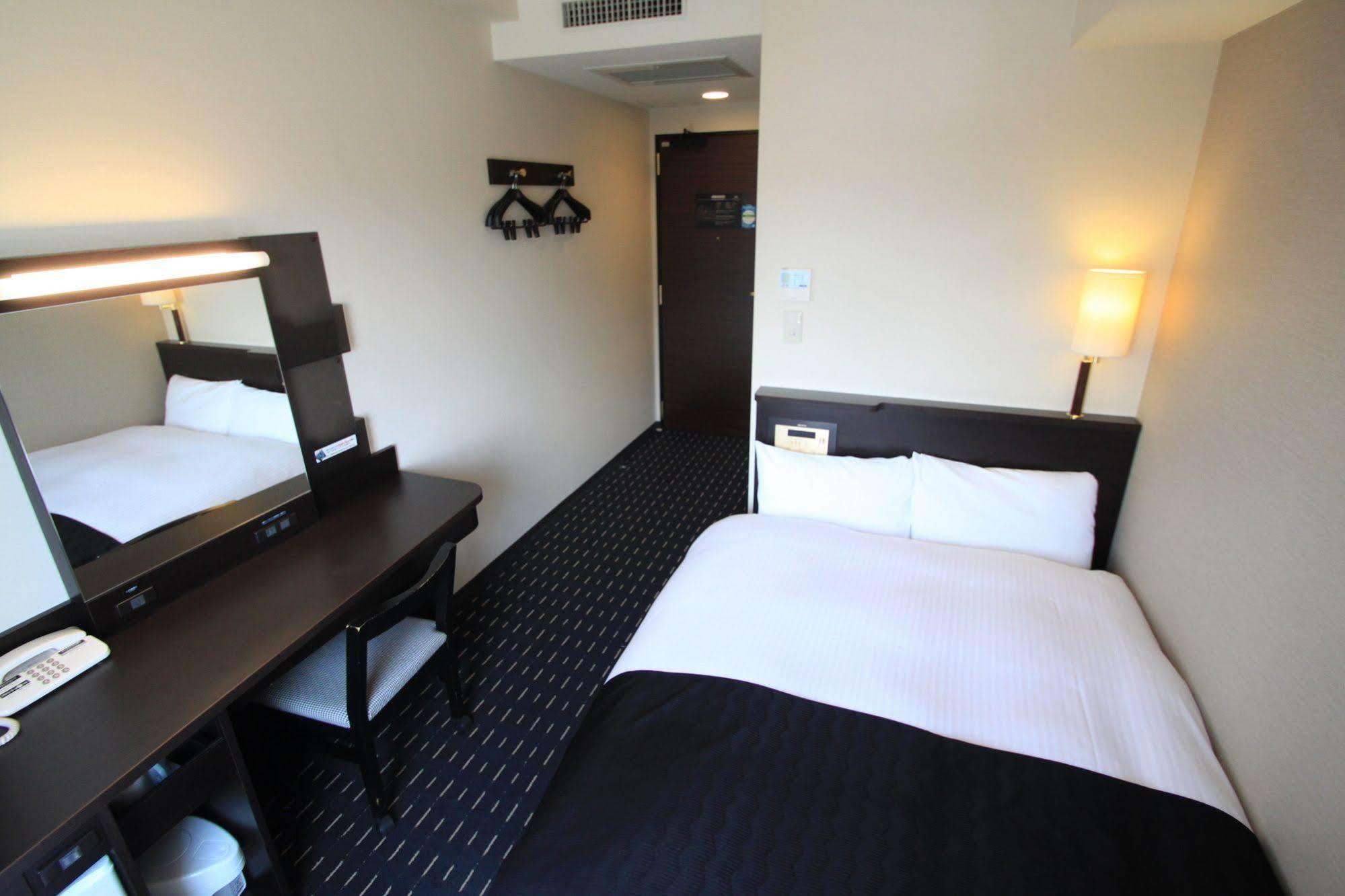 Apa Hotel Tsubamesanjo Ekimae Экстерьер фото